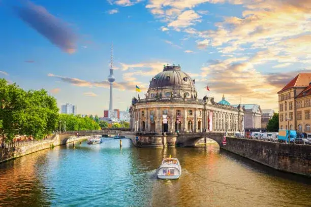Jaka rzeka płynie przez Berlin? Poznaj tajemnice Sprewy i jej znaczenie