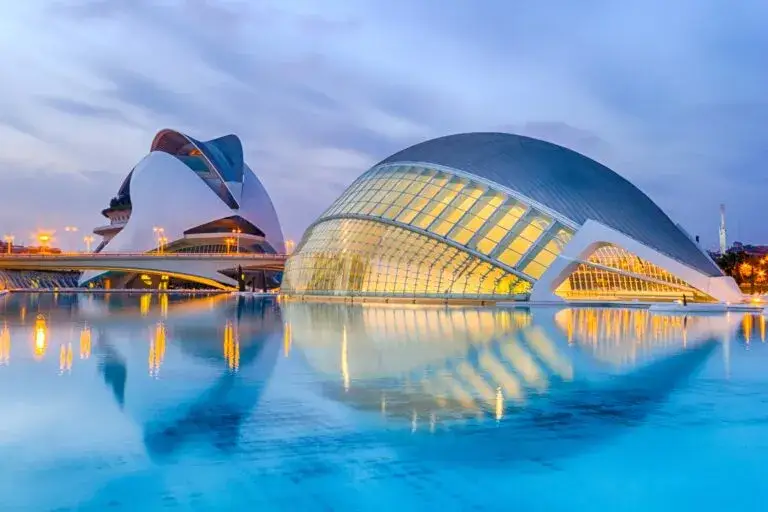Vacaciones con niños en España: los mejores destinos y actividades familiares