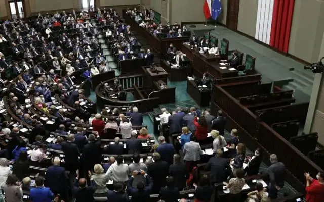 Co się wydarzyło dzisiaj w sejmie? Zaskakujące wydarzenia i kontrowersje