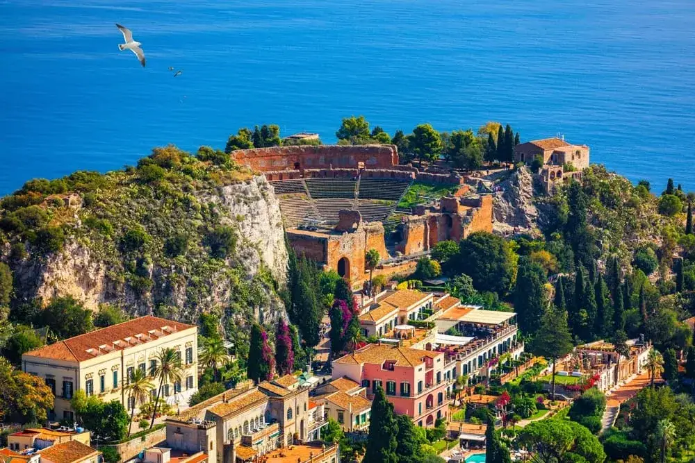 Taormina gdzie zjeść – odkryj najlepsze lokale i smaki Sycylii