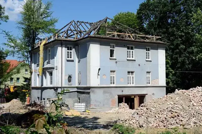 Ile kosztuje remont domu w stanie surowym? Sprawdź szczegółowe koszty!