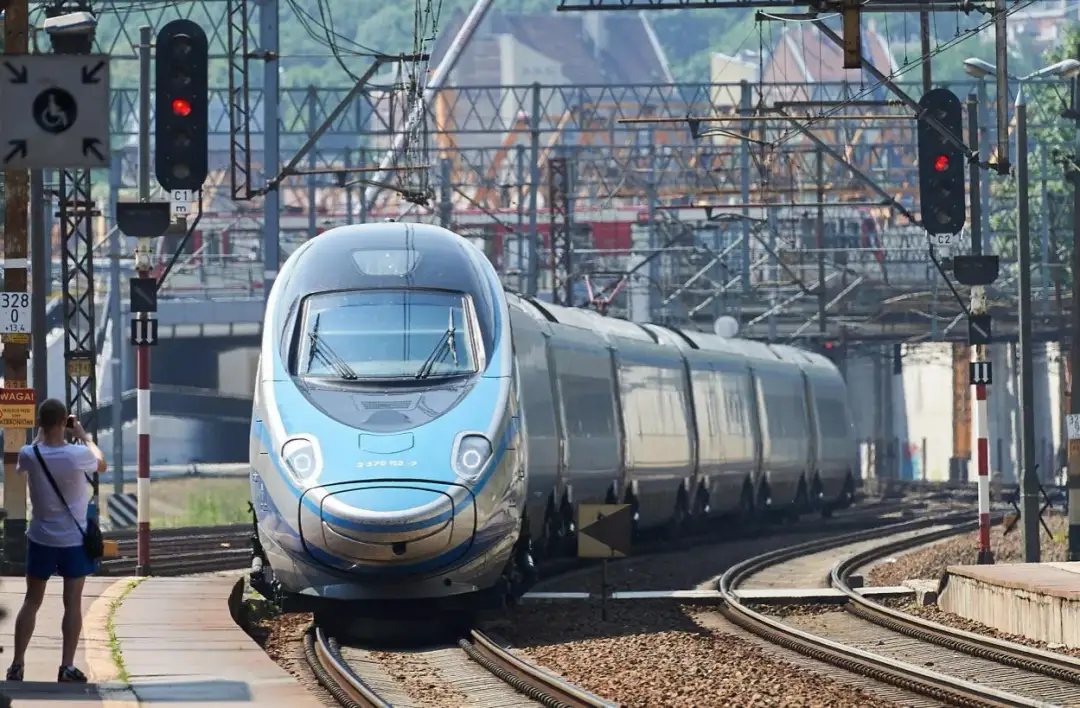 Jak dojechać do Krynicy Morskiej pociągiem - brak bezpośrednich połączeń