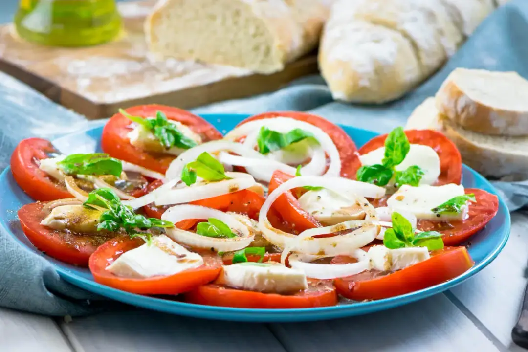 Tomaten-Mozzarella-Salat Dressing - So wird es nie wieder wässrig