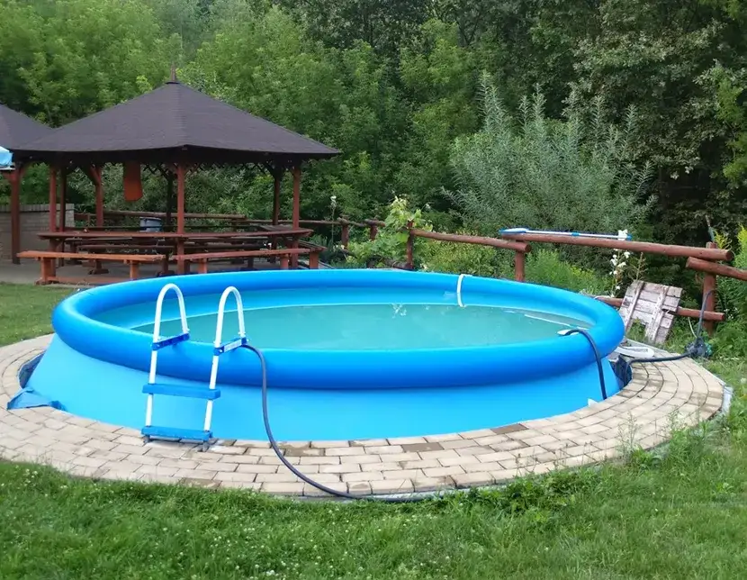 Co położyć pod basen rozporowy? 6 skutecznych rozwiązań