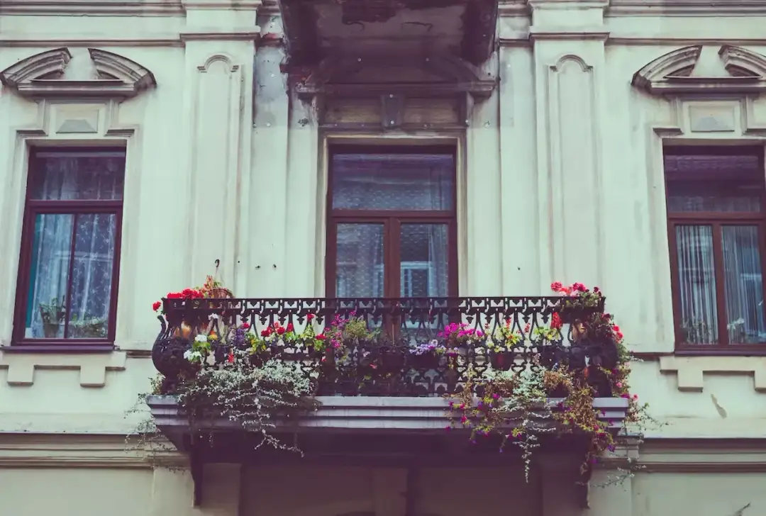 Balkon a metraż: Czy płacisz za niewliczane metry?
