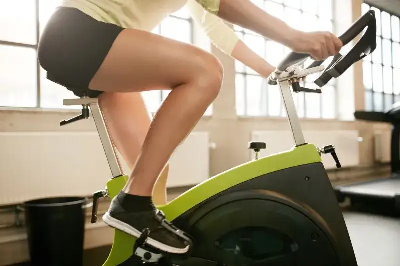 Ile kosztuje rower stacjonarny? Sprawdź ceny i modele, które warto kupić