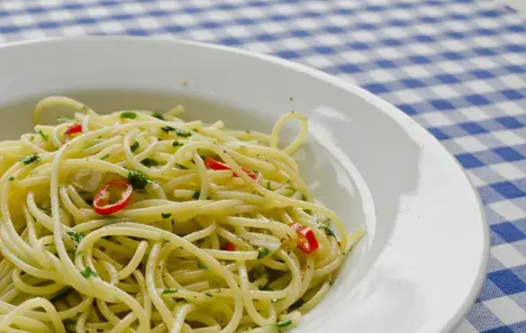 Spaghetti aglio olio Kwestia Smaku – prosty przepis na smakowite danie