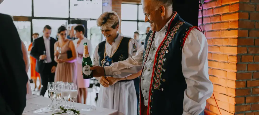 Ile daje się na wesele znajomym? Oto, co warto wiedzieć przed wyborem