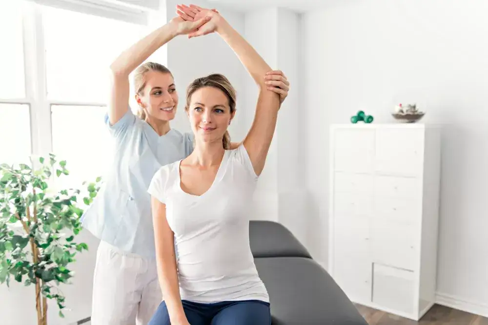 Czym się różni fizjoterapia od rehabilitacji? Kluczowe różnice wyjaśnione
