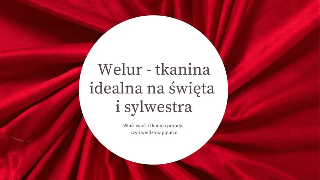 Czerwony, pofałdowany aksamit tworzy tło dla białego koła z tekstem o welurze, idealnym na święta i sylwestra.