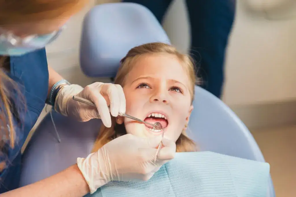 Co jest refundowane u dentysty? Sprawdź, co możesz zyskać na NFZ