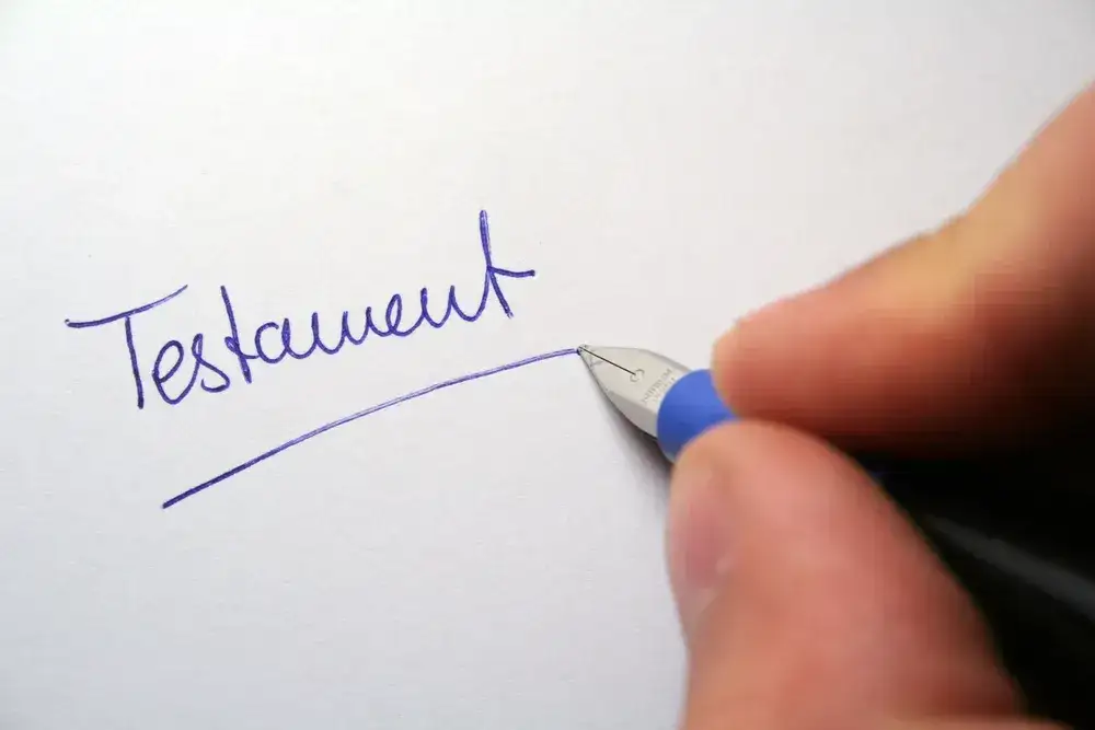 Jak napisać testament odręcznie? Kluczowe zasady, które musisz znać