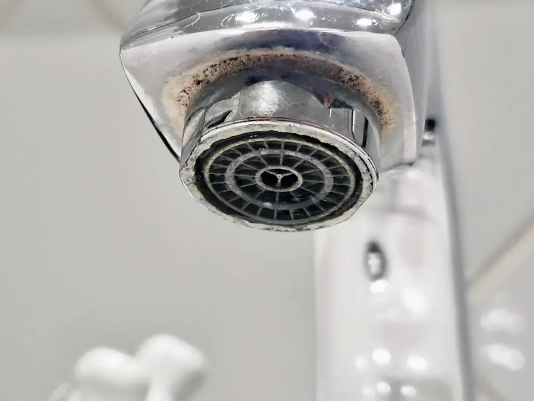 Jak odkręcić zakamieniony perlator? Proste i skuteczne metody