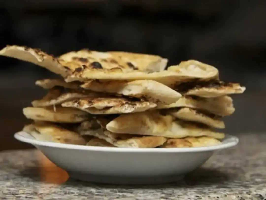 Przerośnięte ciasto na pizzę? Uratuj je lub wykorzystaj kreatywnie!