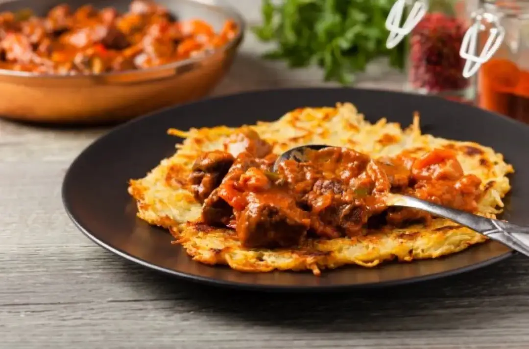 Jaki sos do placków ziemniaczanych? Odkryj najlepsze przepisy i smaki