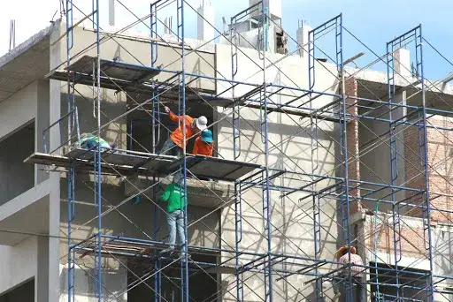 Praca rusztowania w Szwajcarii: wysokie zarobki i oferty dla monterów
