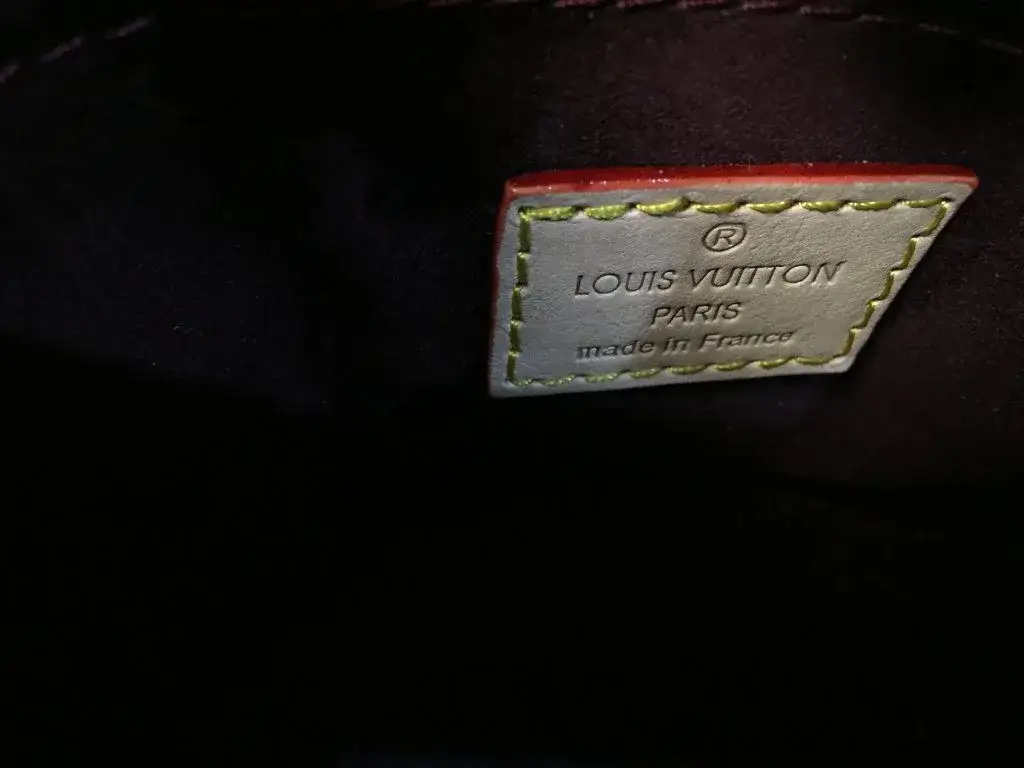 Jak czytać daty w Louis Vuitton i uniknąć zakupu podróbki