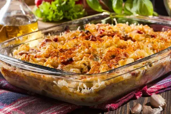 Prosta zapiekanka makaronowa – szybki przepis na pyszny obiad