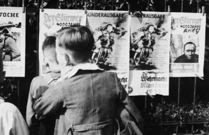 Propaganda Goebbelsa - rola, metody i wpływ w III Rzeszy