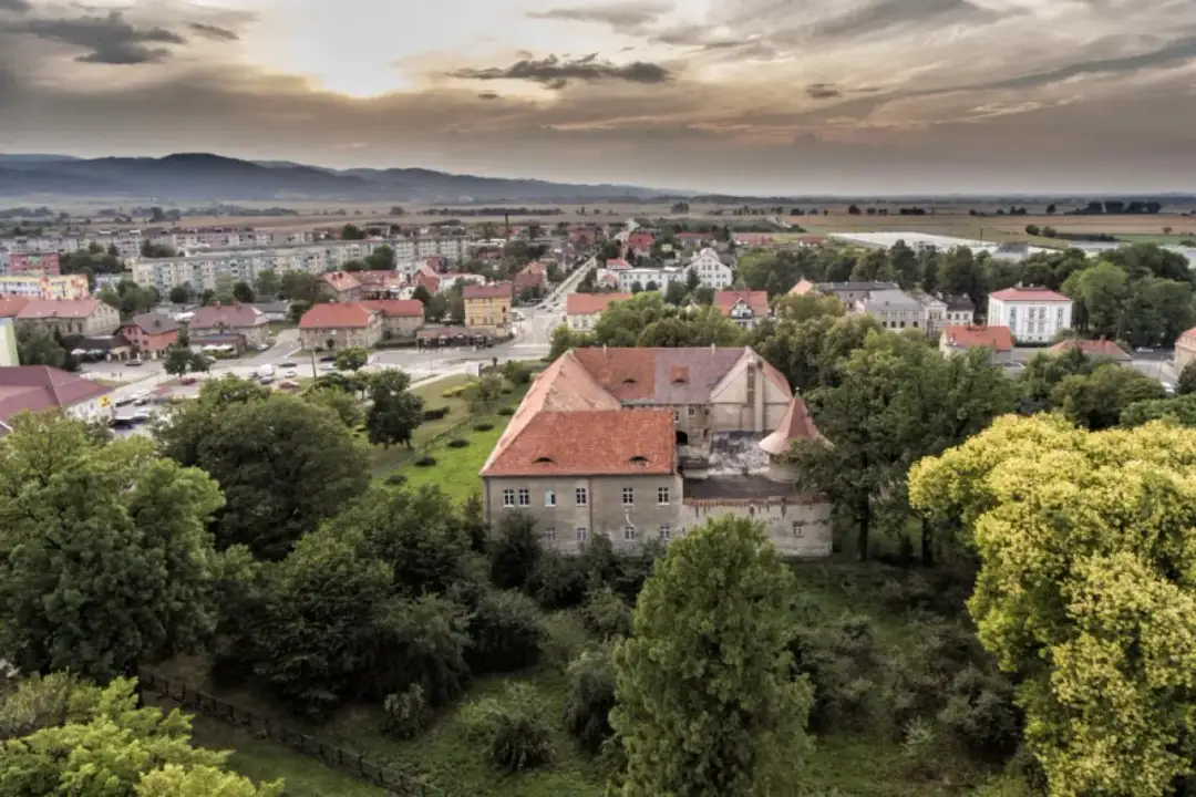 Pałac Sandreckich w Bielawie: historia, architektura i obecne życie