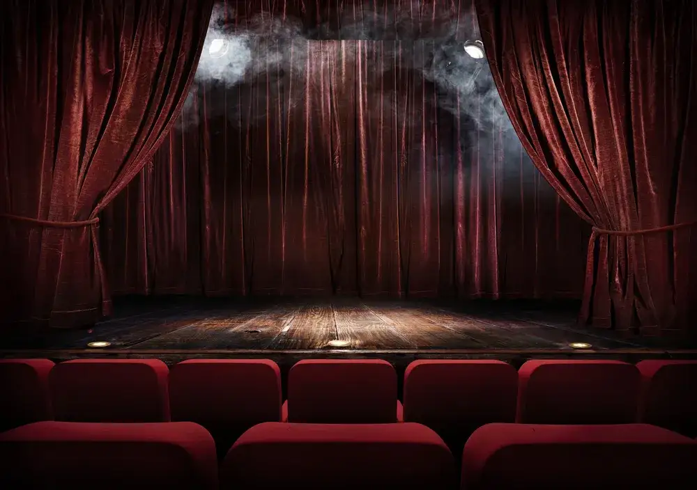 Elementy teatralne w serialach - dlaczego Vider przyciąga miłośników sceny?