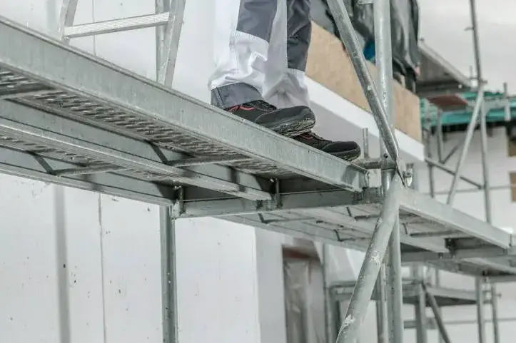 Prawidłowe uziemienie rusztowania: uniknij zagrożeń dla pracowników