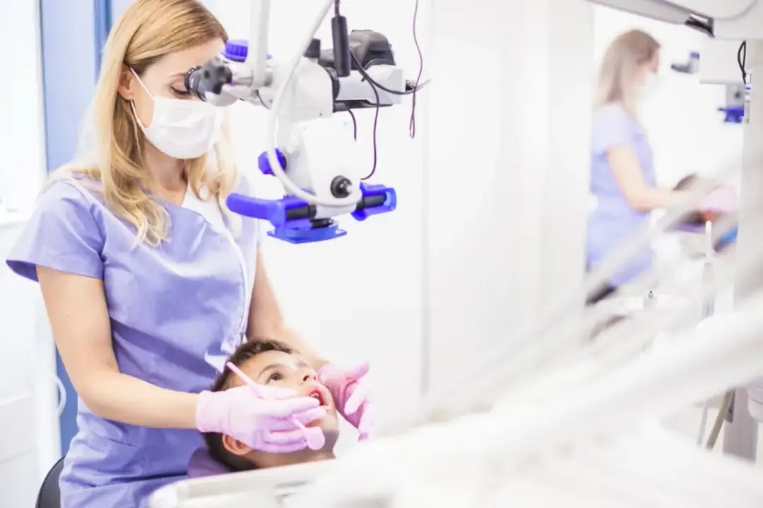 Mikroskop w stomatologii: przełom w precyzyjnym leczeniu