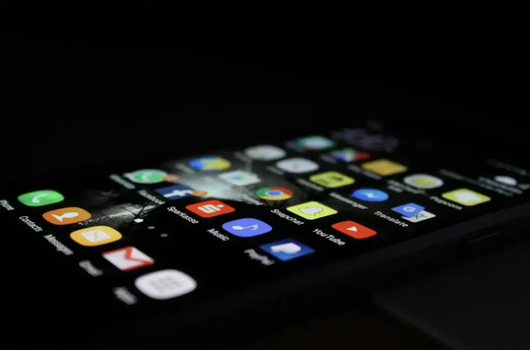 Najważniejsze trendy w projektowaniu gier mobilnych: co przyciąga graczy dziś?