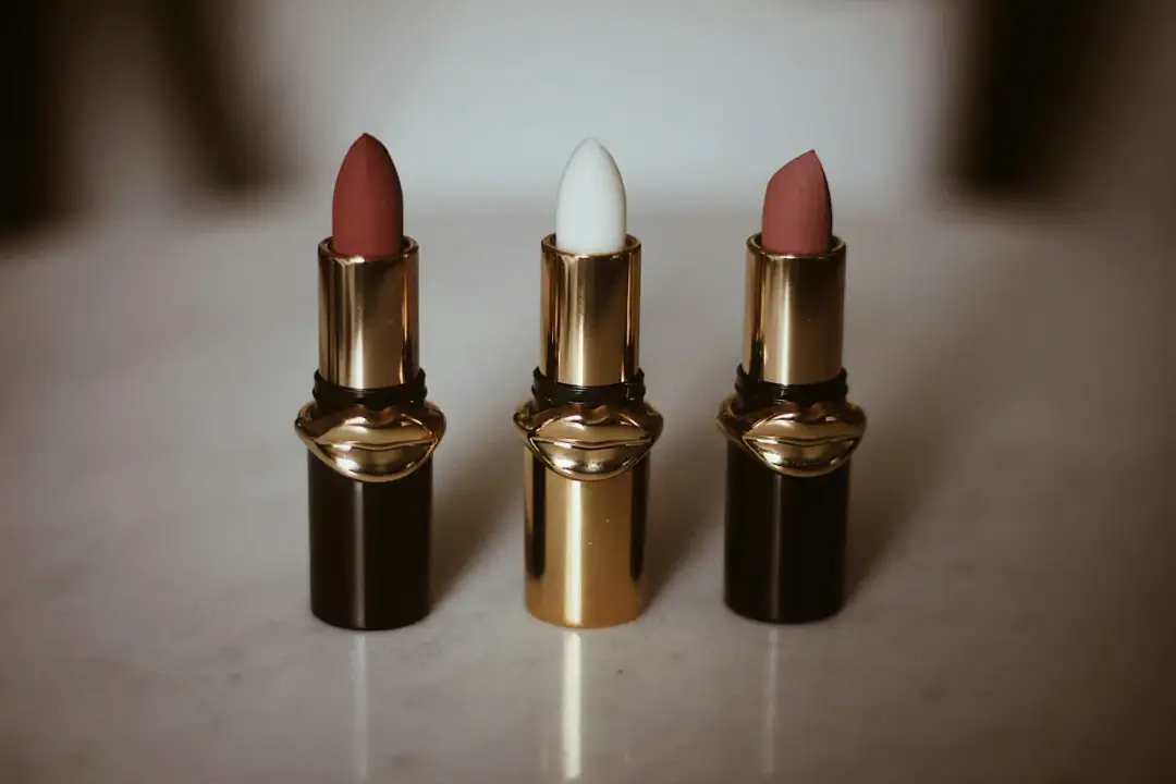Szminka trwała – Przegląd długotrwałych produktów do ust