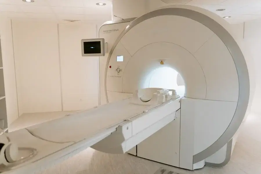 Skutki uboczne tomografii komputerowej: promieniowanie, reakcje i ryzyko zdrowotne