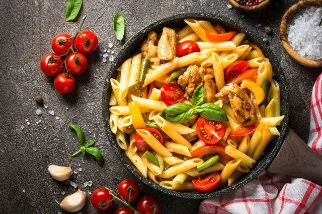 Co to jest penne? Poznaj smak i charakterystykę tego makaronu
