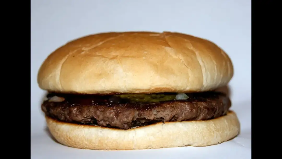 Jak zrobić hamburgera jak z McDonald's - prosty przepis w domu