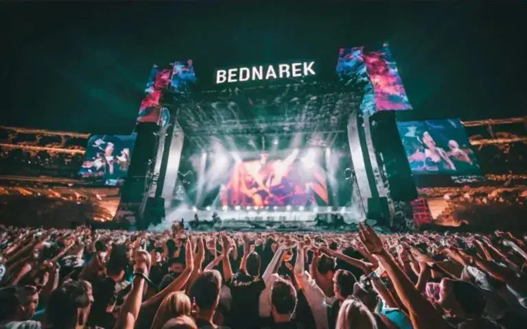 Ile trwa koncert Bednarka? Poznaj zaskakujące szczegóły!