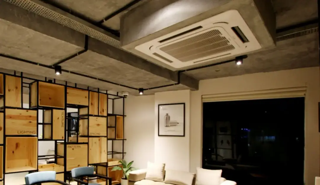 Jak ukryć klimatyzację w salonie: 5 sprytnych sposobów na estetykę