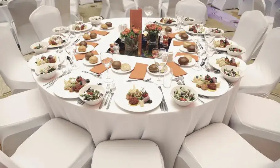 Ile kosztuje catering na 60 osób? Sprawdź ceny i opcje menu