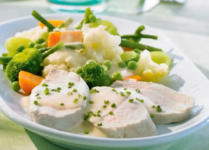 Jak zrobić zupę dietetyczną z kurczakiem: przepis na pyszny obiad fit