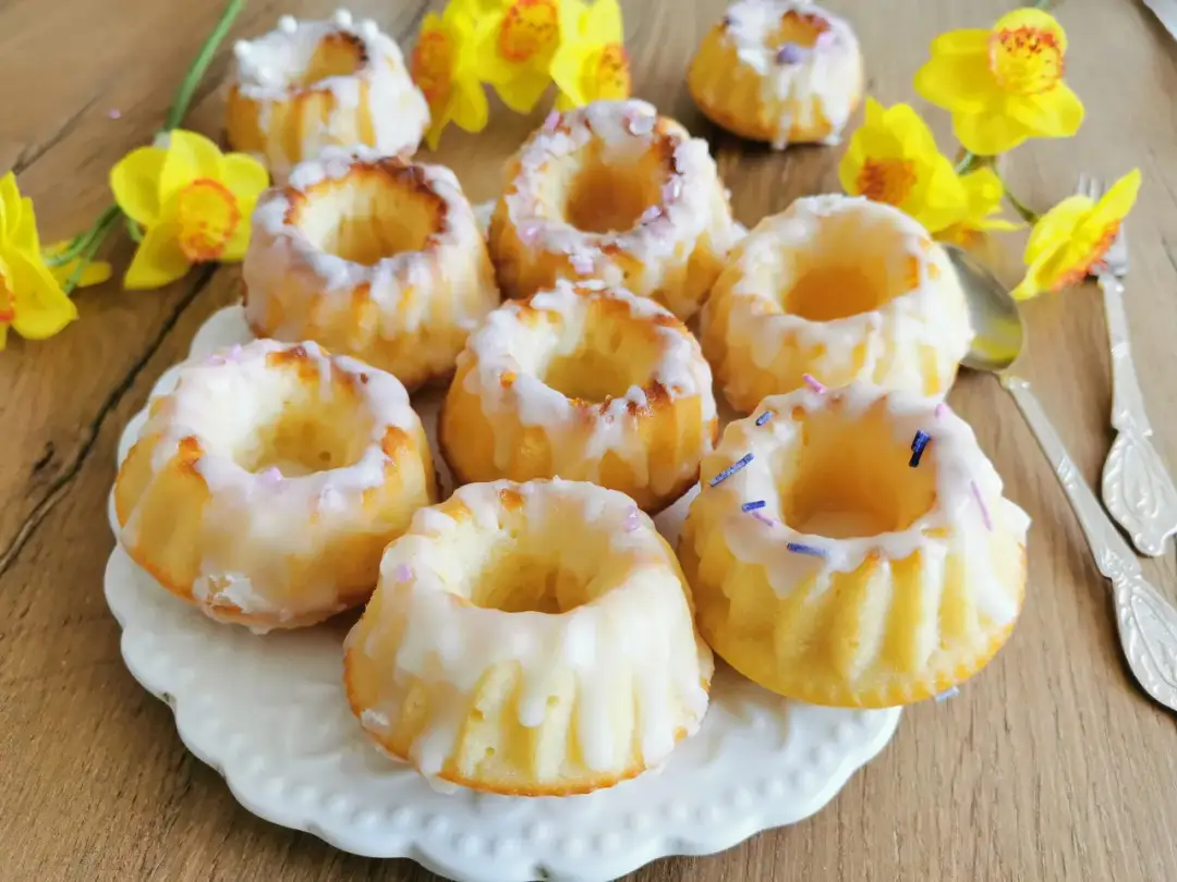 Ile piec babeczki w silikonowych foremkach, aby były idealne?