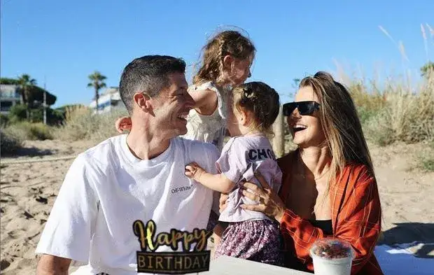 Ile dzieci ma Robert Lewandowski? Zaskakujące fakty o jego rodzinie