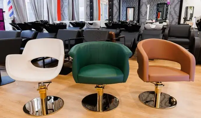 Ile kosztuje wyposażenie salonu fryzjerskiego: Ceny i budżet