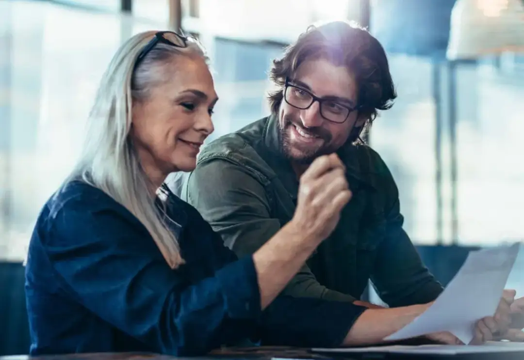 Fascynujący związek z młodszym mężczyzną - czy warto spróbować?