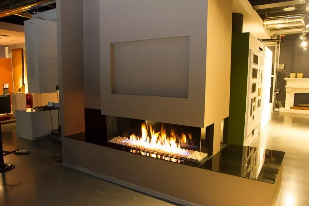 Kominek z dwiema szybami: zalety, rodzaje i zastosowanie