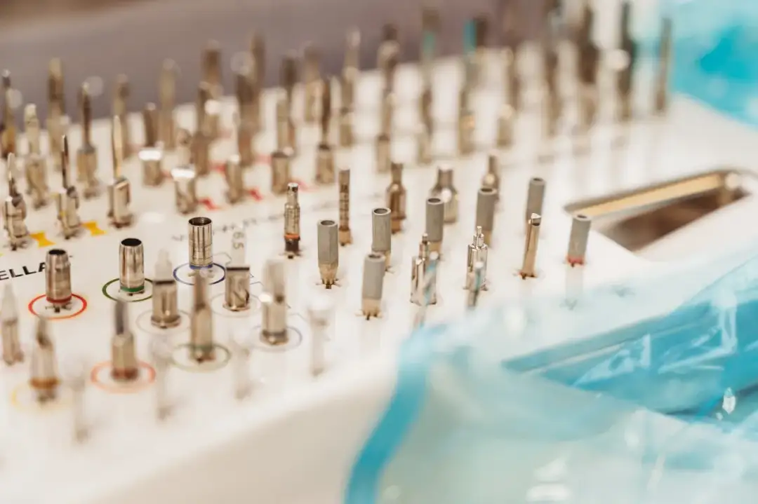 Gdzie z bólem zęba w Koninie? Sprawdź dostępne kliniki dentystyczne