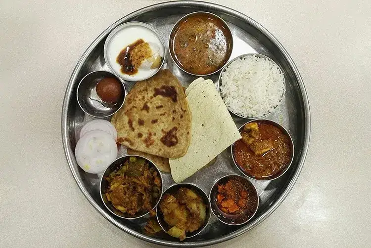 Thali: Cos'è, Cosa Contiene e Dove Gustarlo in Italia