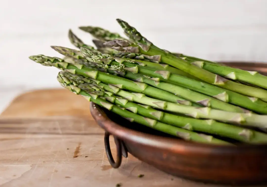 Do kiedy trwa sezon na szparagi? Sprawdź, aby nie przegapić!