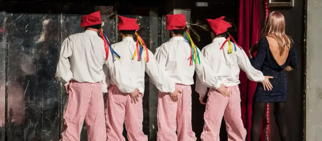 Goło i wesoło spektakl - odkryj emocje i niezapomniane występy