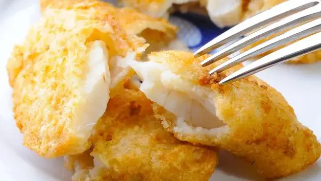 Jak usmażyć mrożoną rybę? Chrupiąca panierka i soczyste wnętrze!