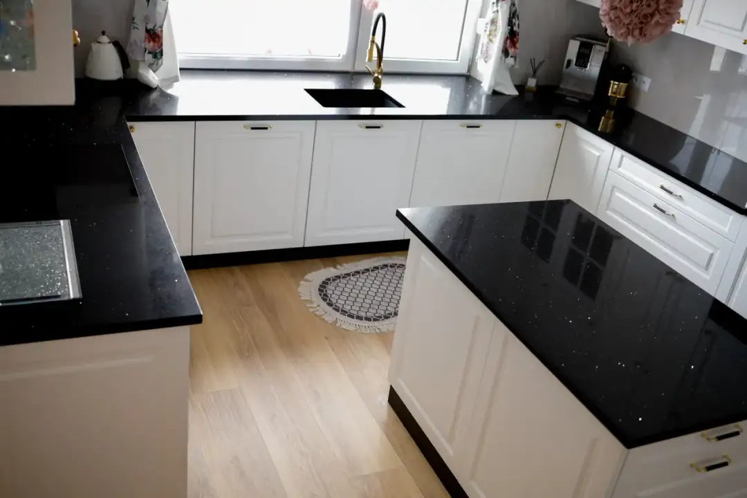 Konglomerat kwarcowy czarny - trwałość i elegancja w Twoim wnętrzu