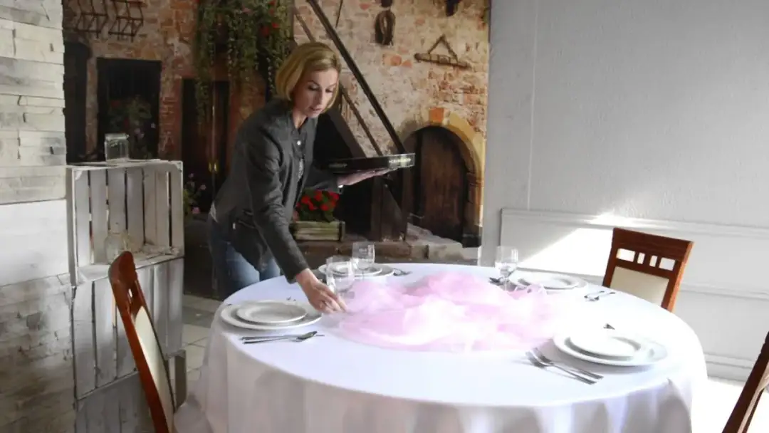 Jak zbudować stół DJ? Ergonomia i styl w Twoim budżecie!