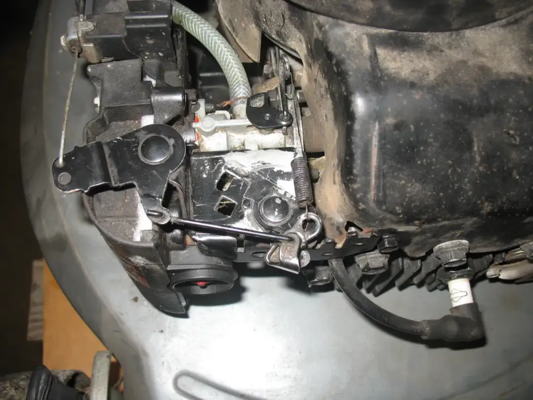 Jak ustawić regulator obrotów w kosiarce, aby uniknąć problemów z silnikiem