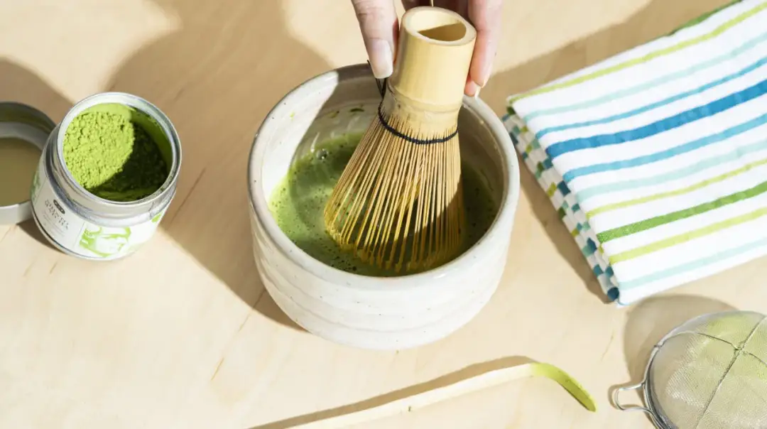 Jakie herbaty pić w czasie chemioterapii: Lista bezpiecznych naparów 2025